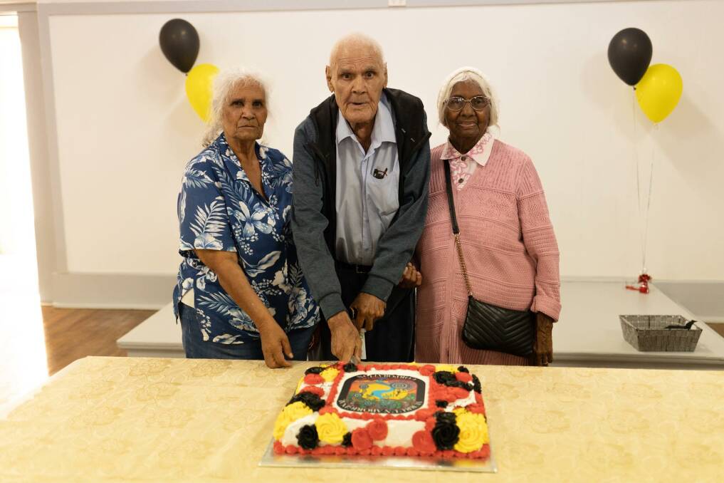Aboriginal Elders from Inverell and Tingha converged on the Masonic Hall in
Inverell to celebrate the inaugural Elders Luncheon hosted by Yurruun Aboriginal Corporation.